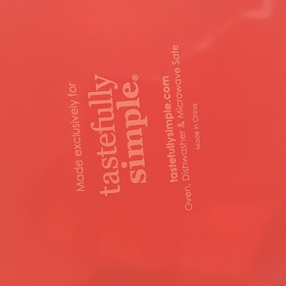 Tastefully Simple. Small dip crock with resting spoon. - Picture 3 of 5